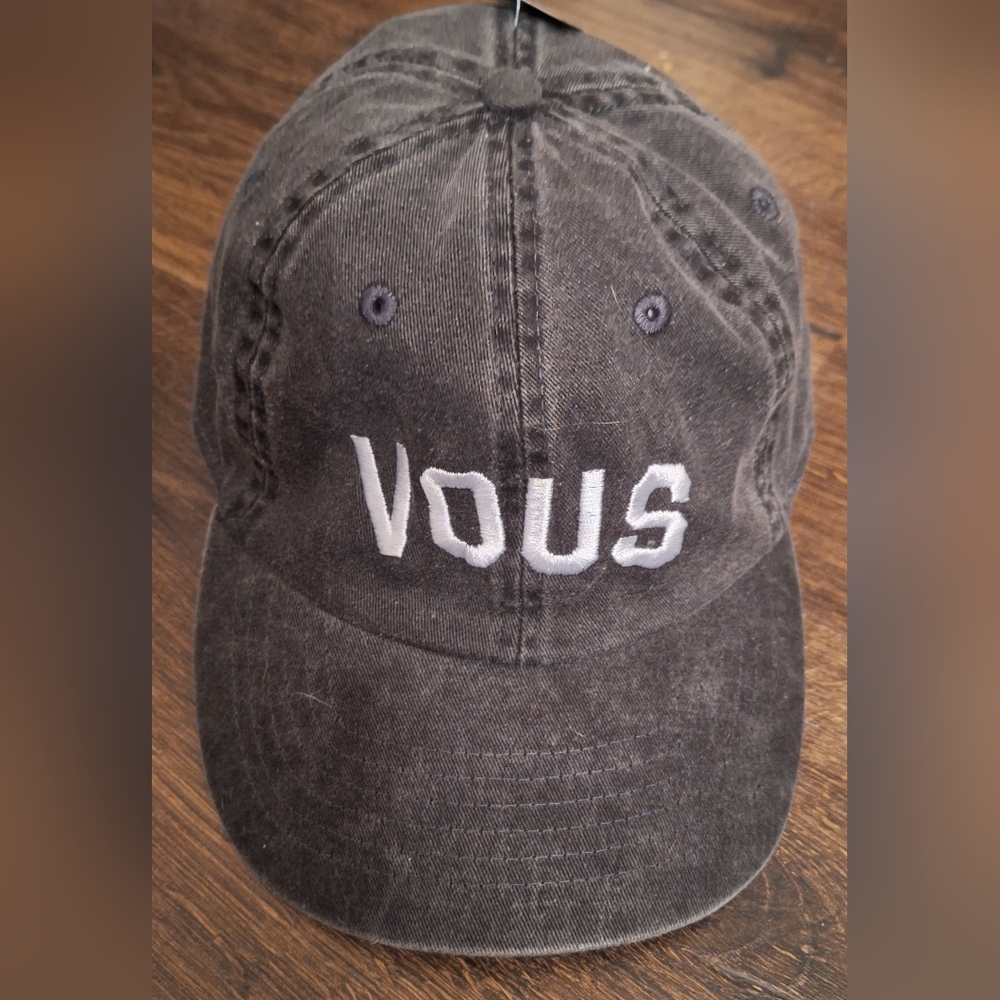 NEWHATTAN VOUS BALLCAP. NWT